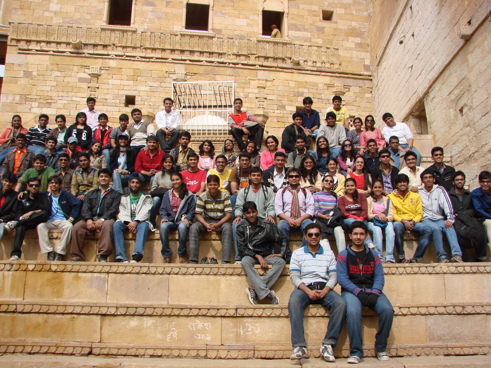 A large group of IE students posing together during a heritage tour